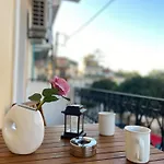 Port House شقة